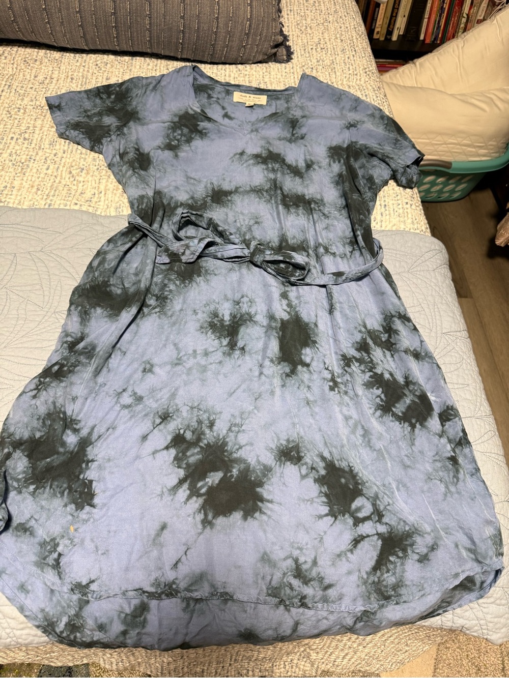 cloth & stone Blue and Black Tie-Dye Midi Dress with Waist Tie